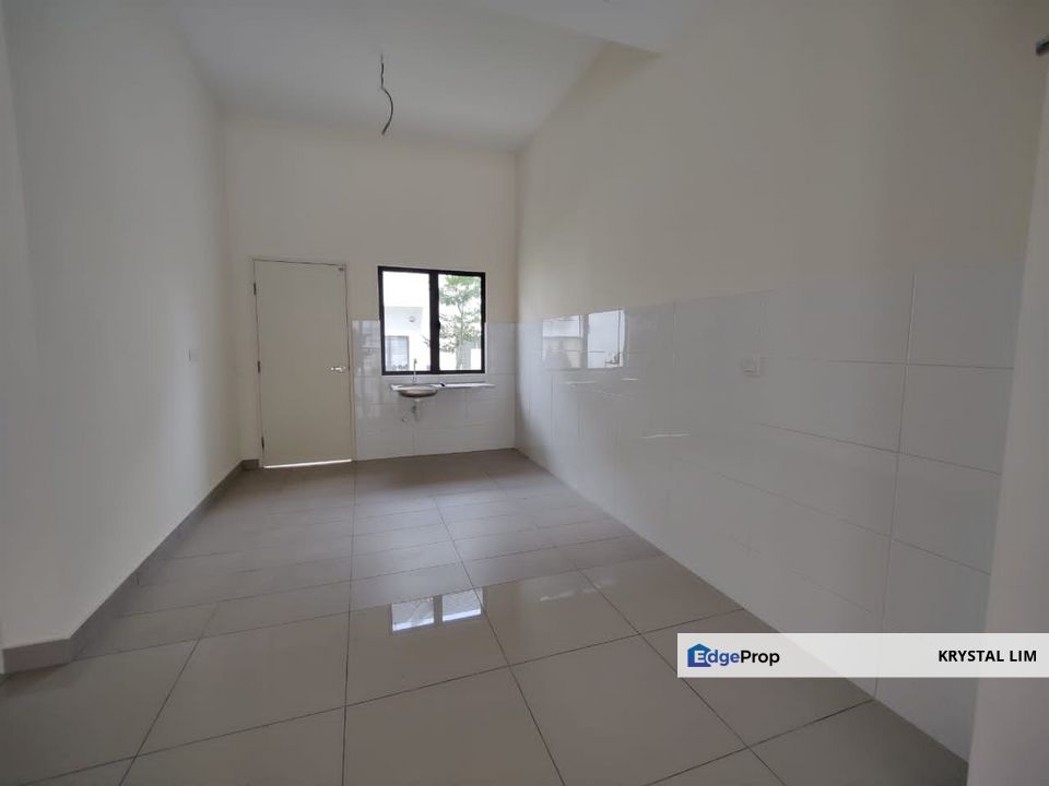 Monet Springtime, Selangor, Dengkil