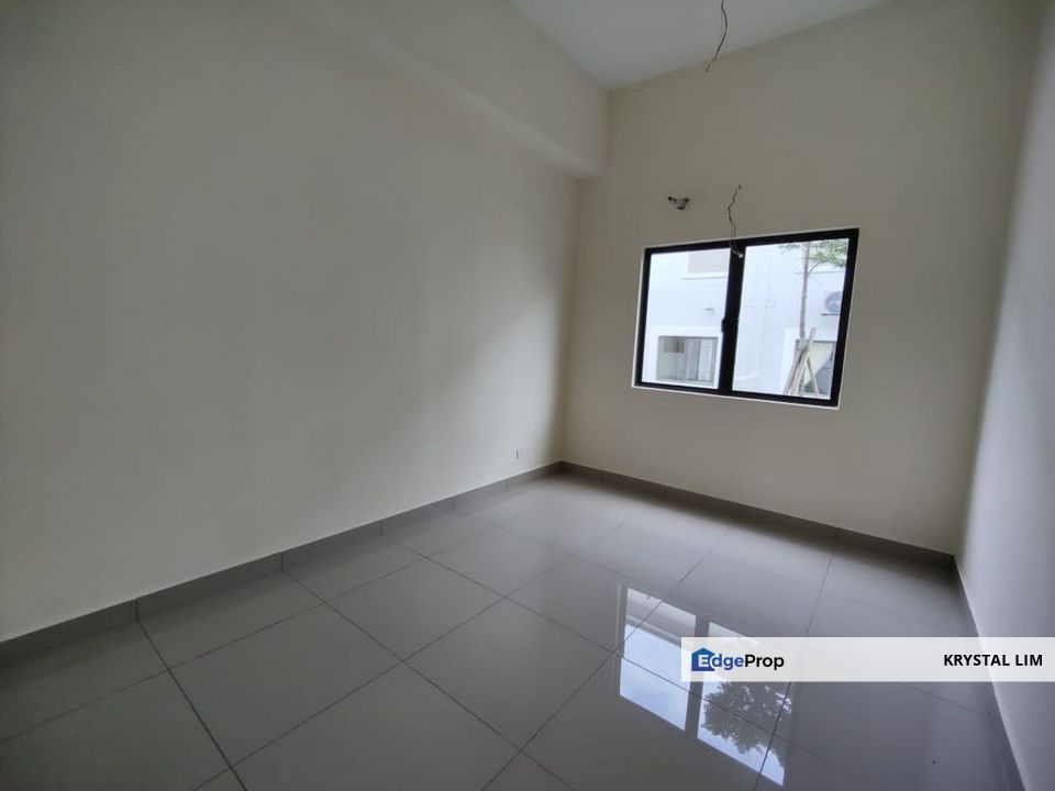 Monet Springtime, Selangor, Dengkil