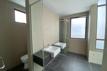 Lake Point Residence