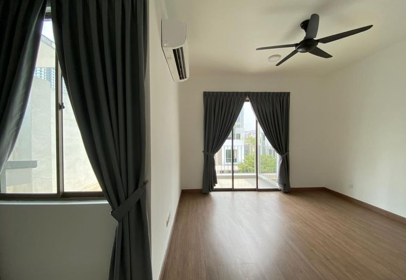 Lake Point Residence