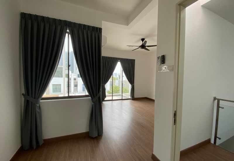 Lake Point Residence