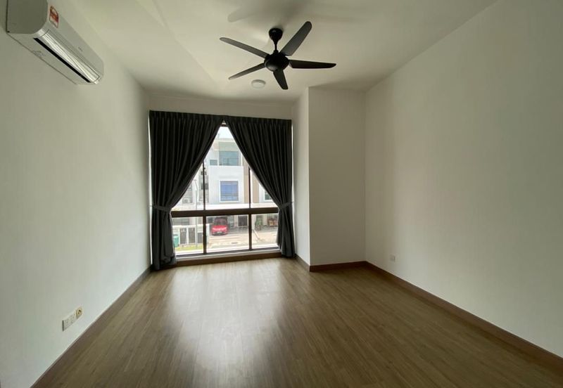 Lake Point Residence