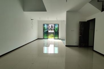 Jewels of Grasmere, Setia Marina