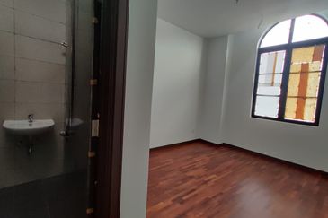 Jewels of Grasmere, Setia Marina