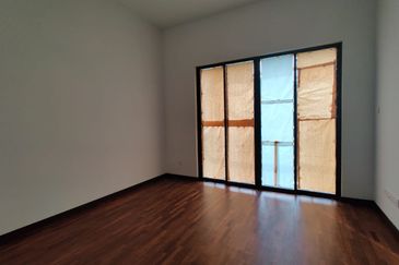 Jewels of Grasmere, Setia Marina