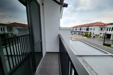 Reef Of Tropics, Setia Eco Glades