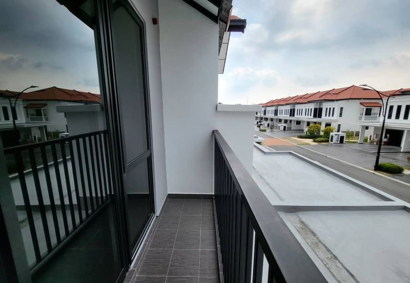 Reef Of Tropics, Setia Eco Glades