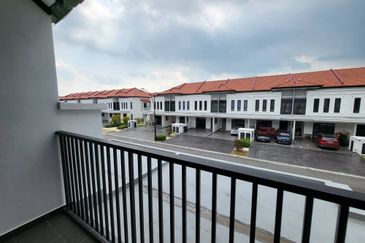 Reef Of Tropics, Setia Eco Glades