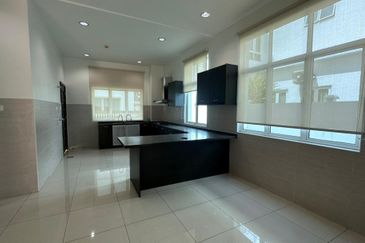 MYDiva, Perdana Lakeview East