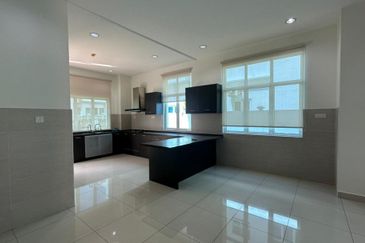 MYDiva, Perdana Lakeview East