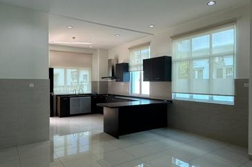 MYDiva, Perdana Lakeview East