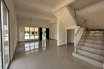 62 Idaman (NEW LANDED), Sepang