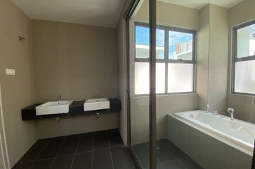 Lake Point Residence