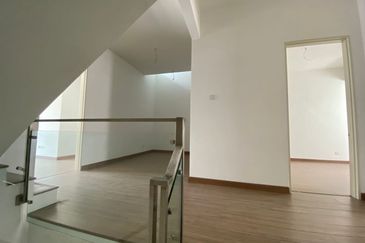 Lake Point Residence