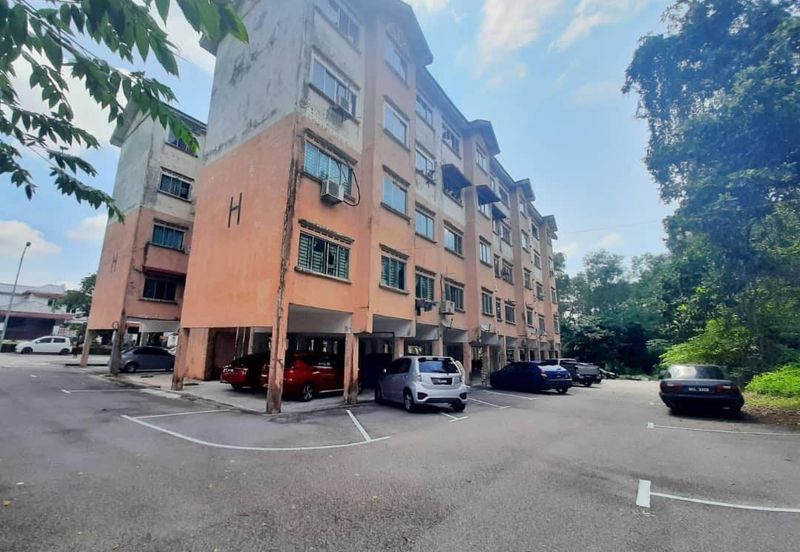 Taman Pulai Utama Flat