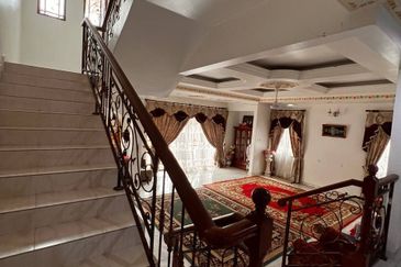 Banglo 2 Tingkat Segamat [9 Bilik]