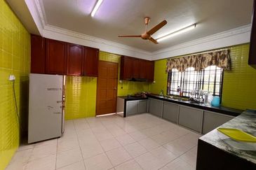 Banglo 2 Tingkat Segamat [9 Bilik]