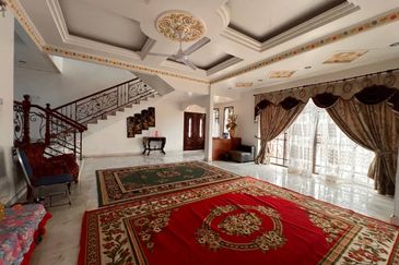 Banglo 2 Tingkat Segamat [9 Bilik]