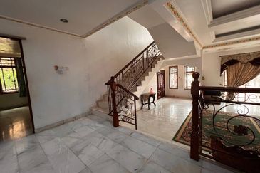 Banglo 2 Tingkat Segamat [9 Bilik]