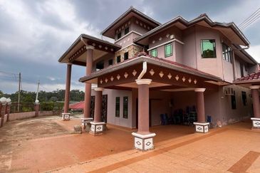 Banglo 2 Tingkat Segamat [9 Bilik]