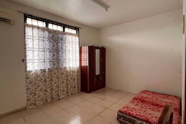 Banglo 2 Tingkat Segamat [9 Bilik]