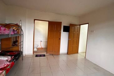 Banglo 2 Tingkat Segamat [9 Bilik]