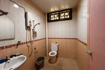 Banglo 2 Tingkat Segamat [9 Bilik]