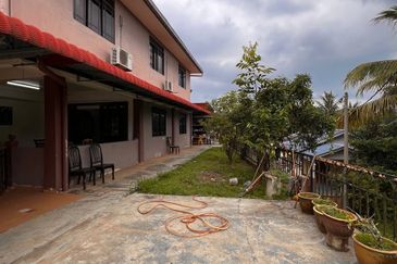 Banglo 2 Tingkat Segamat [9 Bilik]