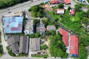 Mukim Plentong Individu Title 3 Lot