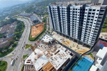 KOMPLEKS MIDLANDCITY