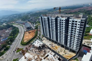 KOMPLEKS MIDLANDCITY