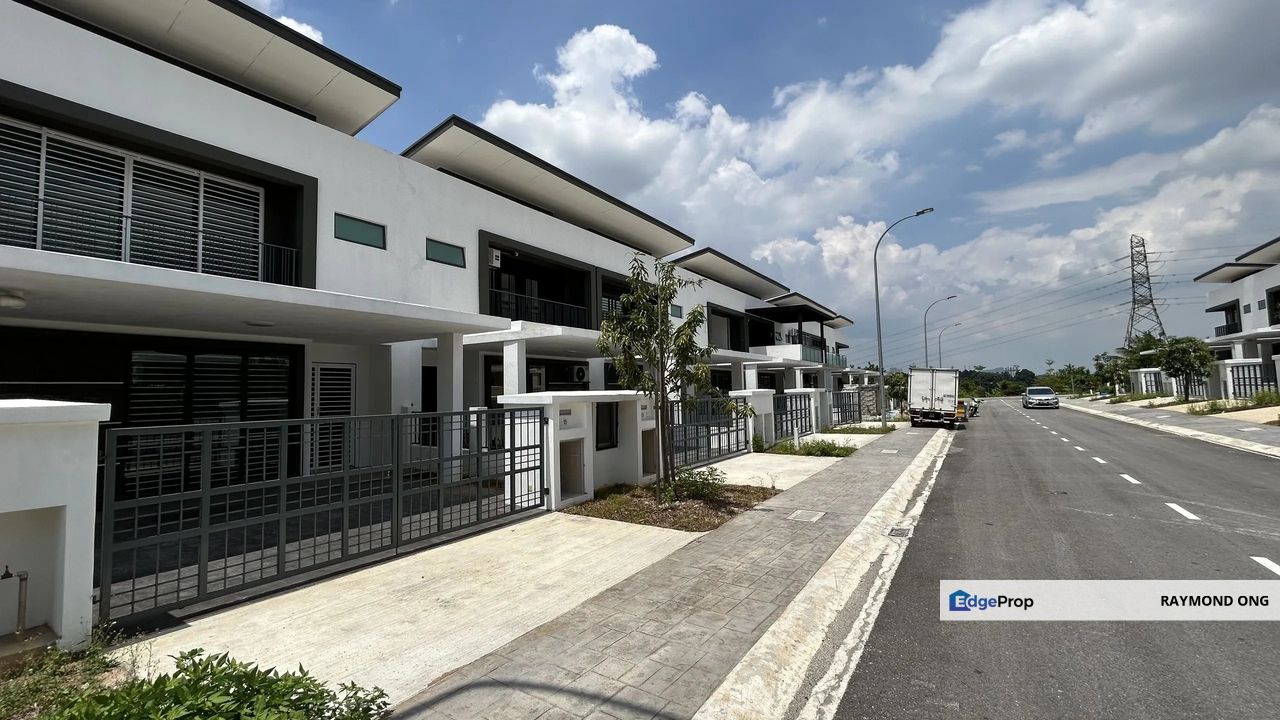 Aman Putri Elmina Sungai Buloh - Double Storey House For Sale - Gated Guarded Renovated Move in condition, Selangor, Sungai Buloh