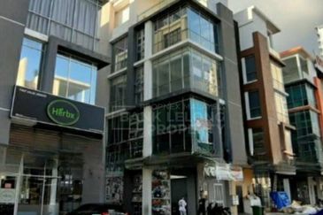 Pusat Komersial Equine