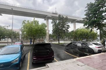 3 Storey Shop Office, Pusat Perniagaan Bukit Raja, Shah Alam, Selangor