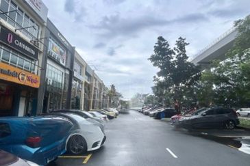 3 Storey Shop Office, Pusat Perniagaan Bukit Raja, Shah Alam, Selangor