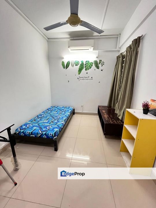 Medium Room Female Unit Free Wifi Casa Residence, Selangor, Kota Damansara
