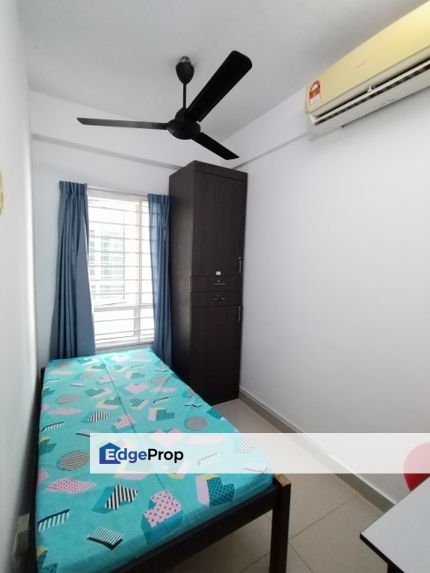 (WITH AIR COND) PRIVATE SINGLE ROOM CASA RESIDENSI, KOTA DAMANSARA FREE WIFI, WEEKLY CLEANING, 5 MINS WALK MRT STATION , Selangor, Kota Damansara