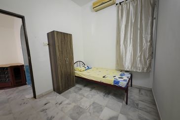 Bandar Laguna Merbok