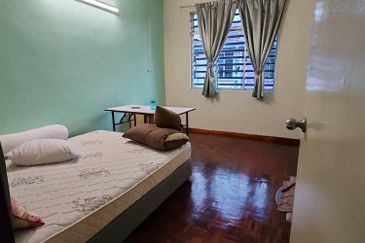 Bandar Laguna Merbok