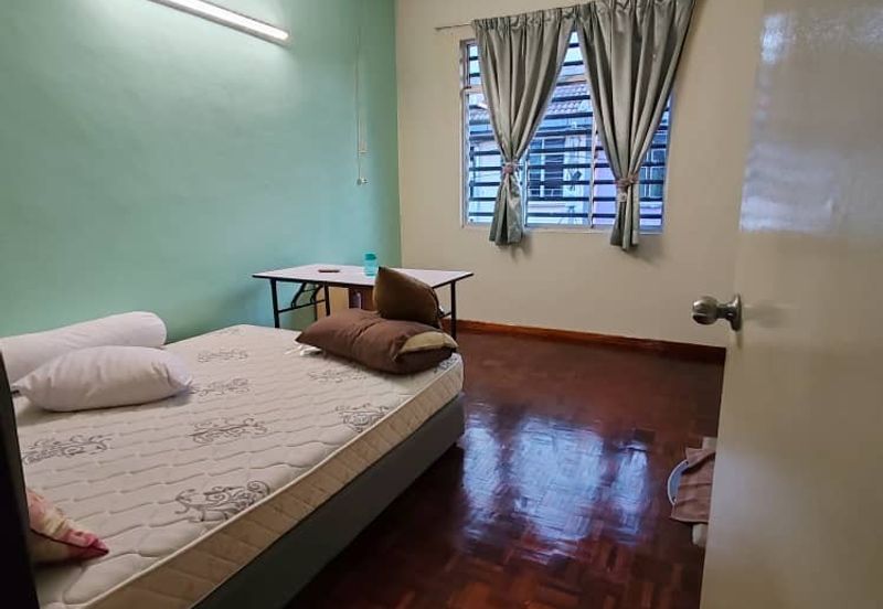 Bandar Laguna Merbok