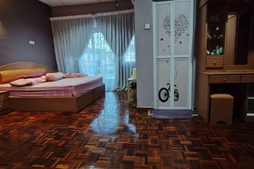 Bandar Laguna Merbok