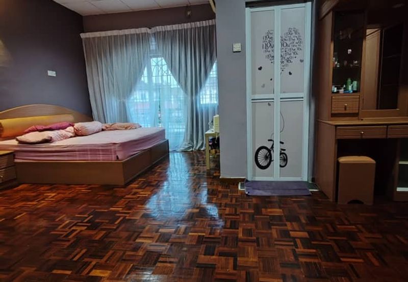 Bandar Laguna Merbok