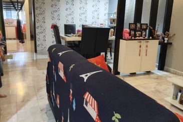 Bandar Laguna Merbok