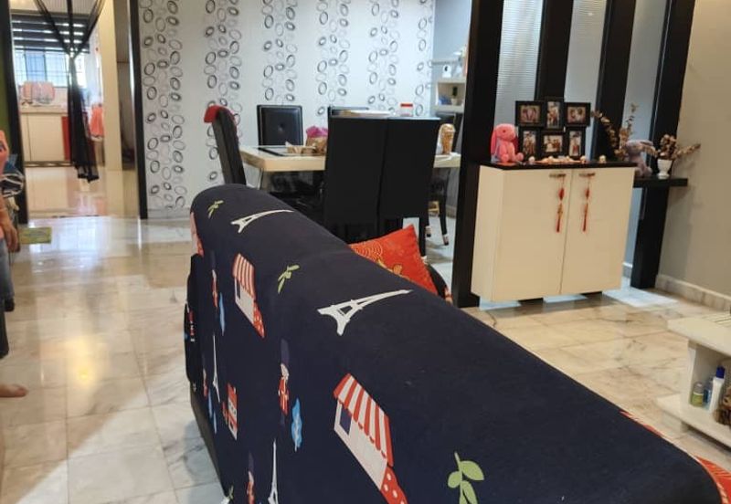 Bandar Laguna Merbok