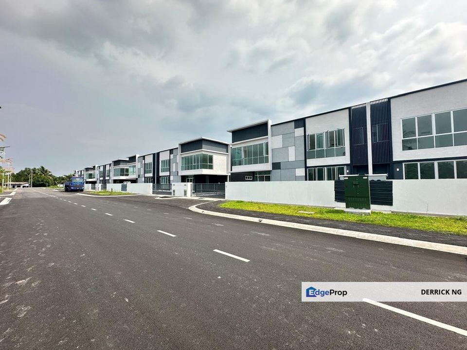 Taman Saga Near Toll Selatan Taman Sejati , 5min Sampai , 1.5 Semi-D Warehouse For Rent New CCC Approval, Kedah, Sungai Petani