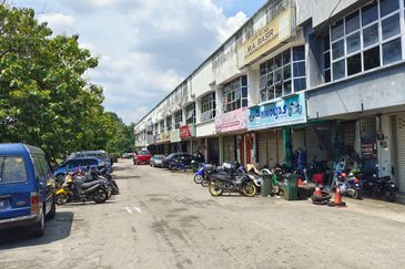 Jalan Kenari Biru 1