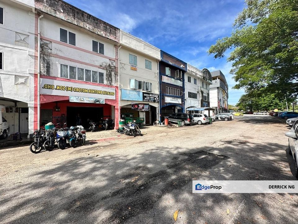 Bandar Amanjaya 3 Stry Shoplot Facing Main Road Near Hospital For Sale, Kedah, Sungai Petani