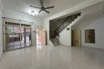 Bandar Laguna Merbok