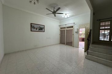 Bandar Laguna Merbok