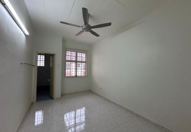 Bandar Laguna Merbok